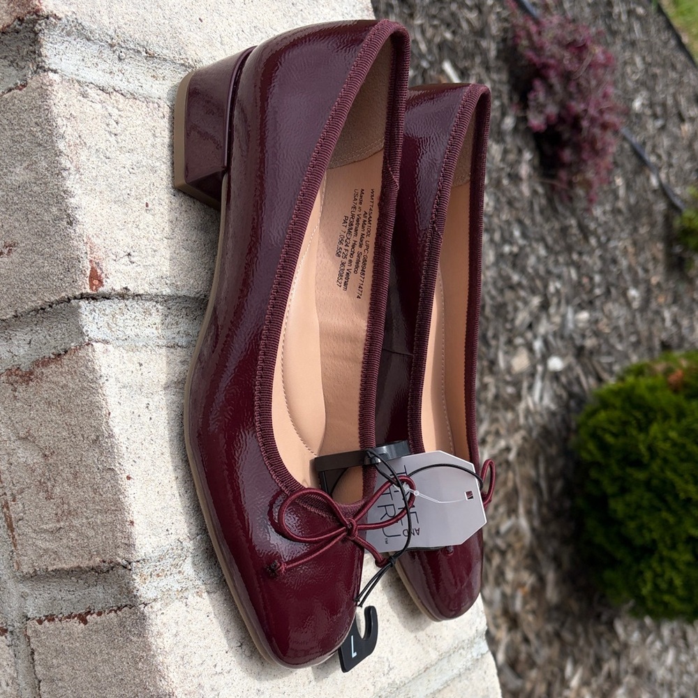 Time and Tru Women's Burgundy Patent Bow Block-Heel Flats - Picture 2 of 3